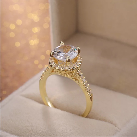 New Women’s Yellow Gold Gorgeous Wedding Ring - Picture 6 of 6